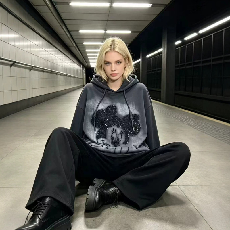 European-style women's hoodie, new autumn 2026 model, Mickey Mouse cartoon pattern, sequin distressed print, loose-fitting hooded sweatshirt European-style women's hoodie, new autumn 2026 model, Mickey Mouse cartoon pattern, sequin distressed print, loose-fitting hooded sweatshirt
