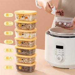 玄米の雑穀のご飯は小さい弁当箱を分けて定量的に冷凍することができます。
