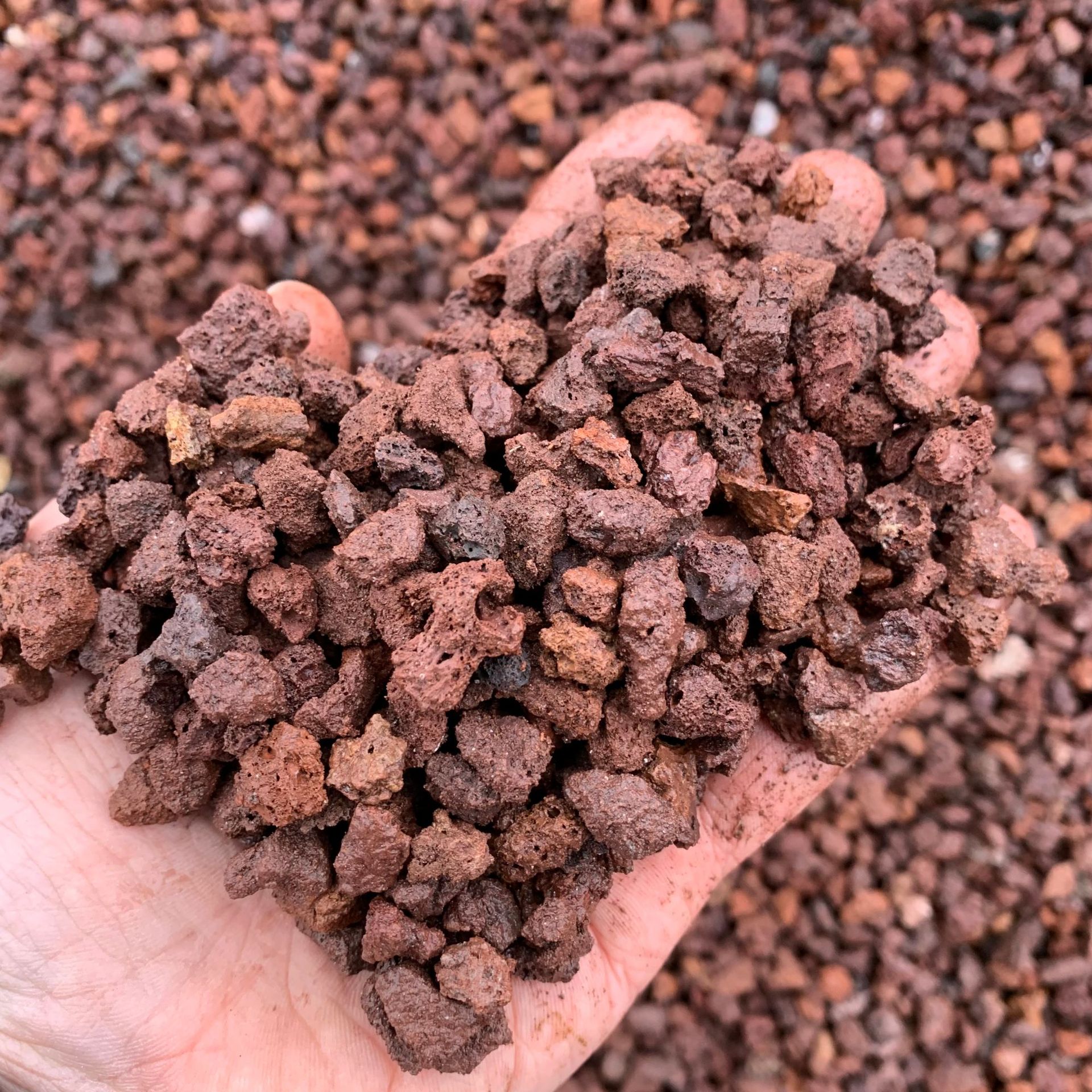 厂家矿山火山石3-6 颗粒1-3过滤污水处理生物除臭水族除臭 火山岩