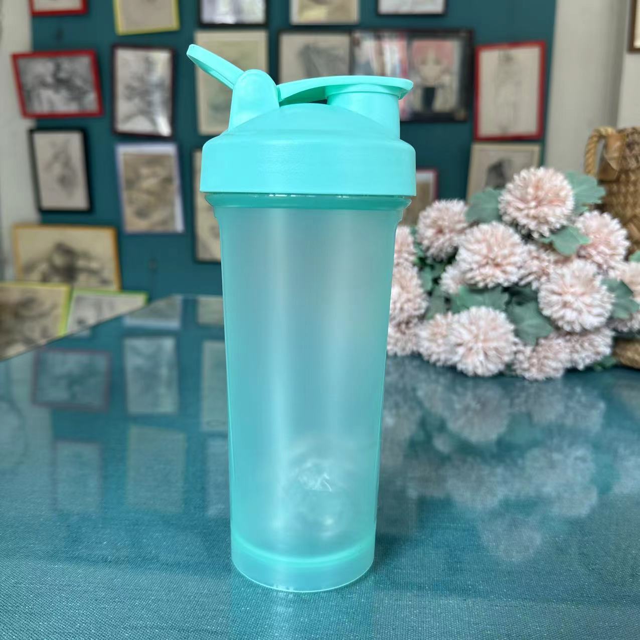 600ml de plástico agitador taza de proteína en polvo taza de batido de leche taza de agua deportiva de fitness portátil logotipo de la taza agitador suministro directo de fábrica