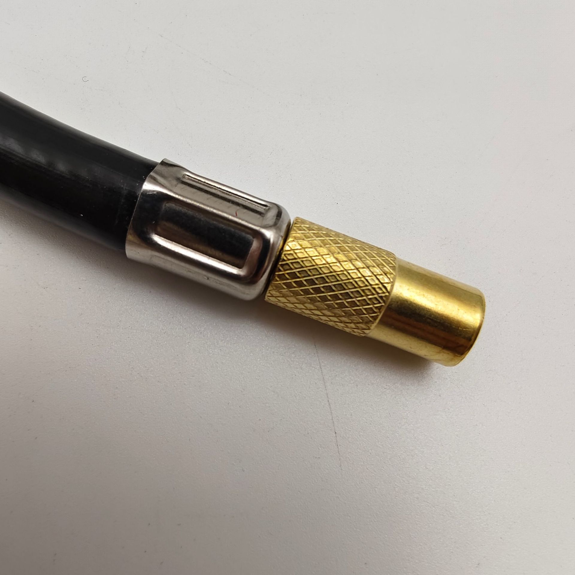 High-precision car tire pressure gauge, multifunctional with deflation function, long hose mechanical tire pressure gauge detector
