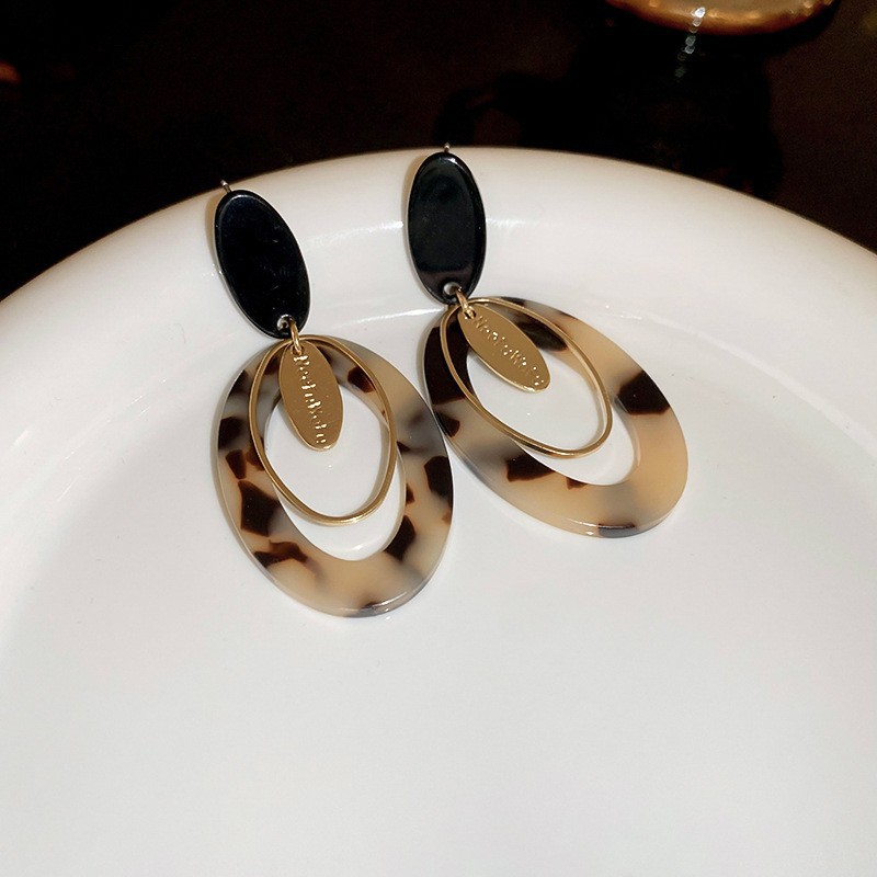 銀の針の黒色の水晶の項の幾何学のピアスの小さい大衆の百合のイヤリングのファッションの気質の軽くて豪華な高級感の耳飾りの卸売り