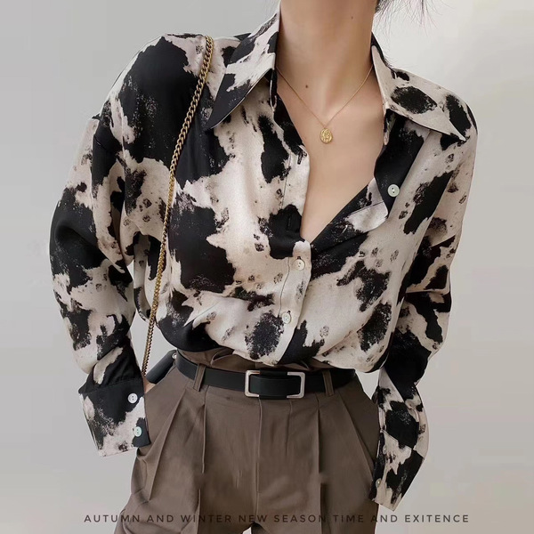 Elite elegant demi-season design shirt