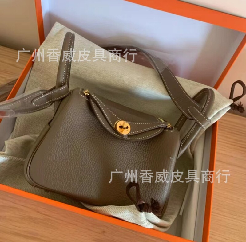 26-inch imported cowhide beeswax thread classic sewing Lindy26-inch Linday doctor pillow bag shoulder bag 26-inch imported cowhide beeswax thread classic sewing Lindy26-inch Linday doctor pillow bag shoulder bag