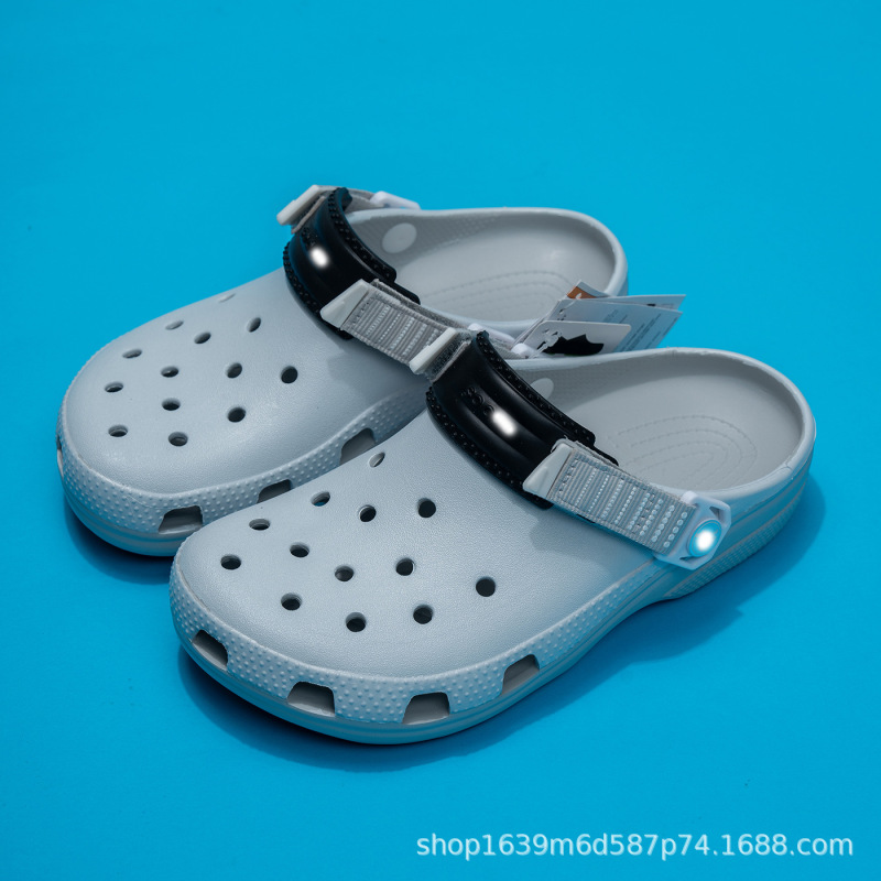 Cross Cheetah Clogs, the same style as Tan Jianci's, are casual closed-toe slippers, durable and comfortable outdoor flat sandals