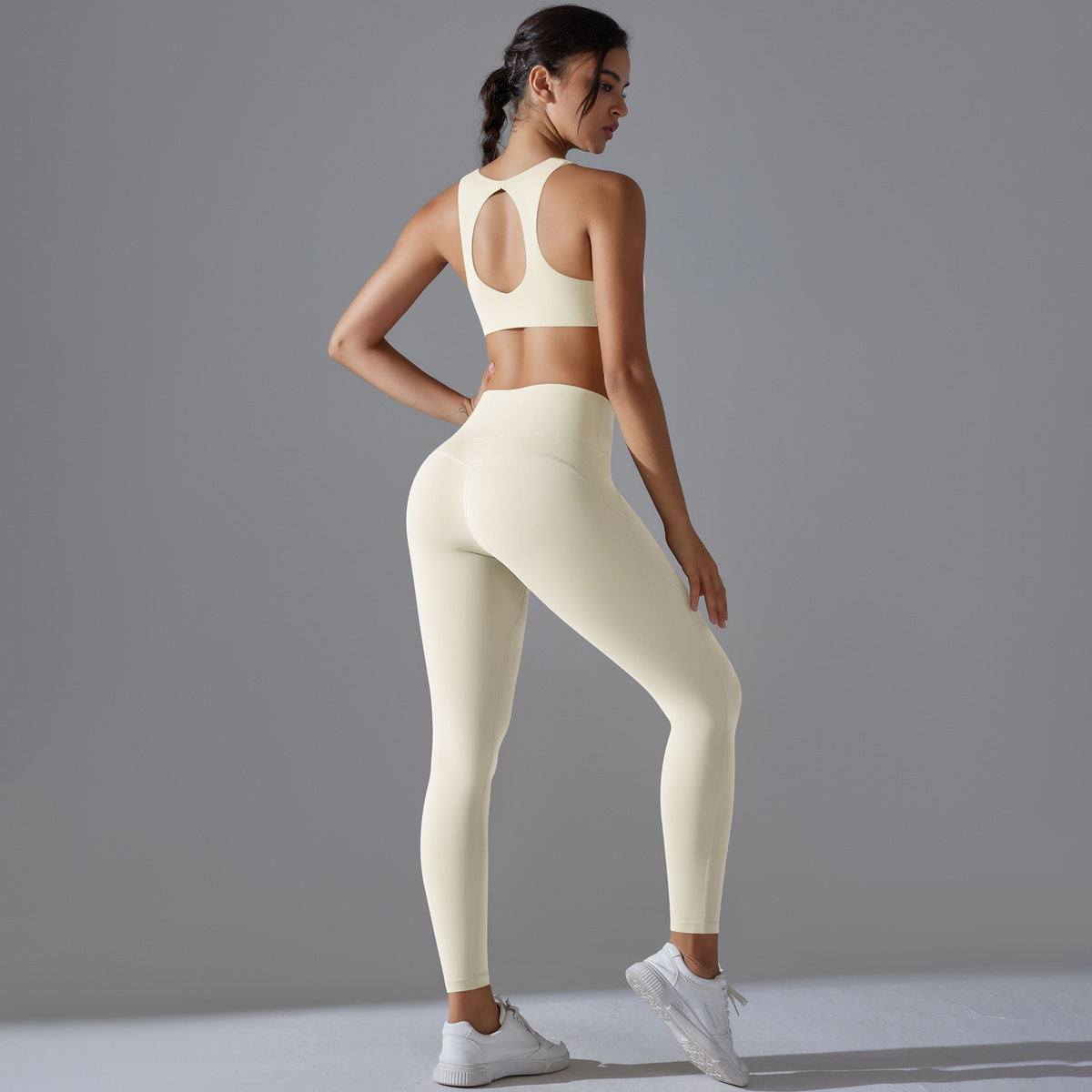 Nuevo color sólido sin pantalones interiores de doble cara brilla hermoso juego de yoga deportivo ajustado alta elástica fitness ropa de yoga antibacteriana