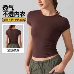 春と秋のレジャーの外には軽薄なヨガのtシャツを着ています。