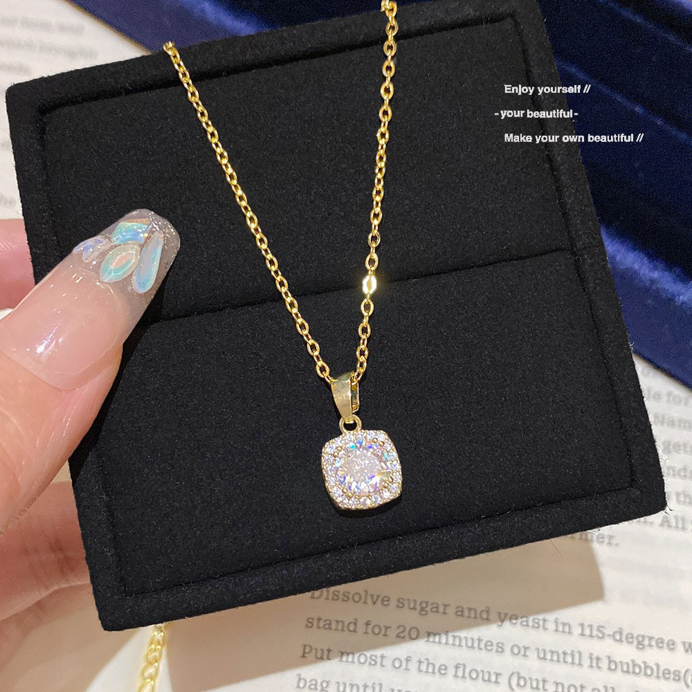 Collar de acero de titanio de estilo coreano, nicho de lujo accesible, colgante de diseño versátil, cadena de clavícula elegante de verano, accesorios que no se decoloran para mujer