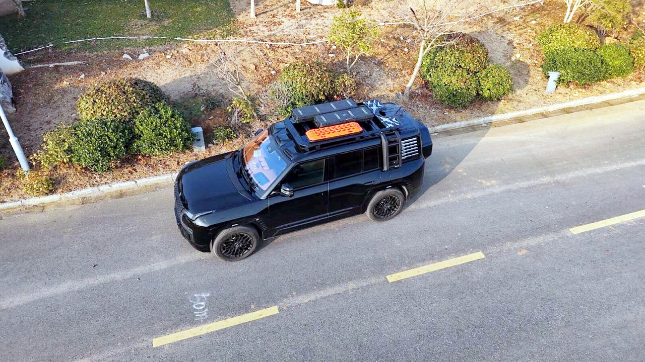 Looking up U8 roof rack roof frame ladder schoolbag side account equipment box mountain step curve roof platform travel ladder