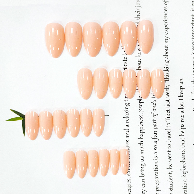Las mejores ventas transfronterizas de manicuría de almendras largas, polvo desnudo simple y elegante, 24 piezas de parche de uñas terminado.