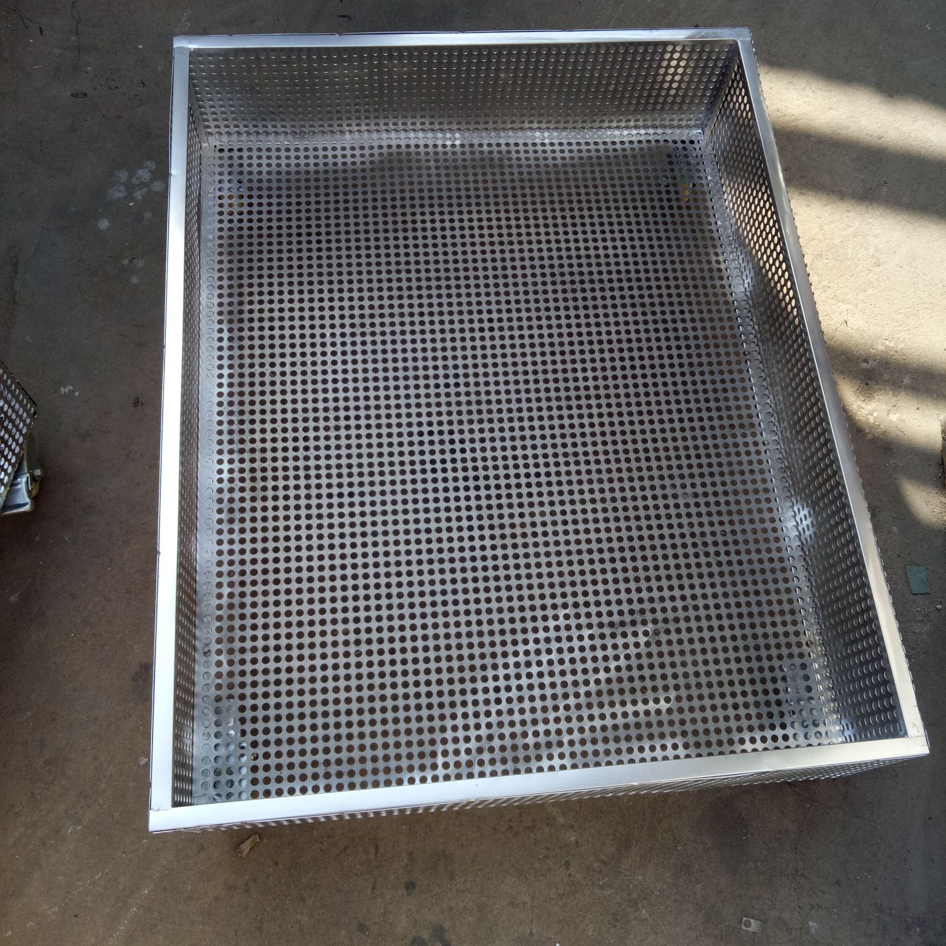 厂家定制可移动网筐 铁筛子冲孔板沥水筐不锈钢方筛中药材晾晒筐