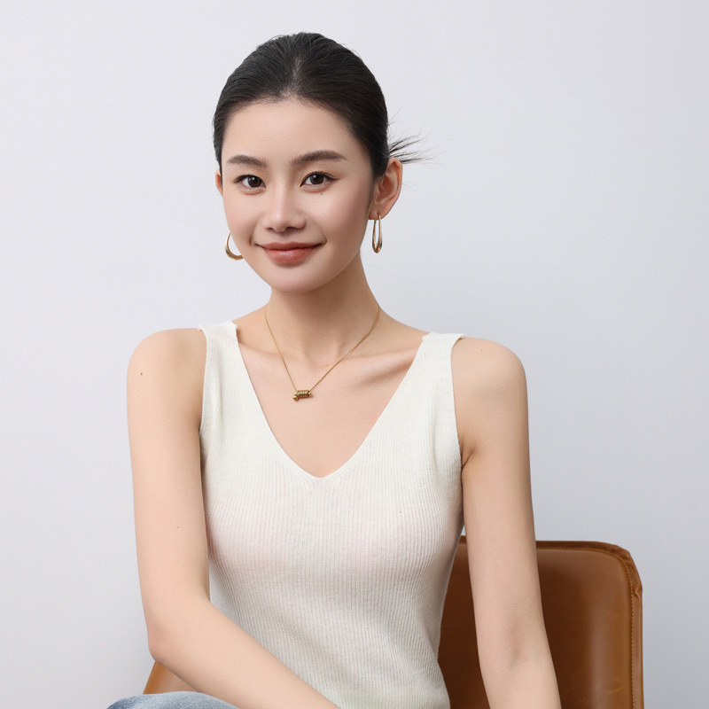 16-Gauge Fine Wool Front V-Back Round Knit Camisole 2025 Summer New Reversible Solid Color Inner Wear 16-Gauge Fine Wool Front V-Back Round Knit Camisole 2025 Summer New Reversible Solid Color Inner Wear