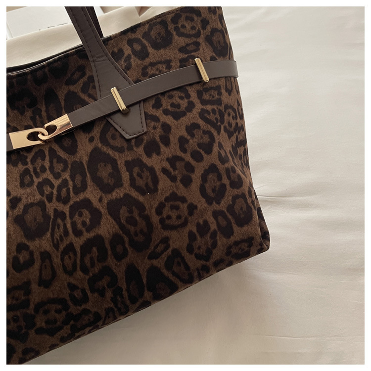 Trend Retro Büyük Kapasiteli Tote Çanta Kadın Trend Leopar Desenli Şık Kişisel Rahat Çok Amaçlı Niş Tek Omuz Çantası