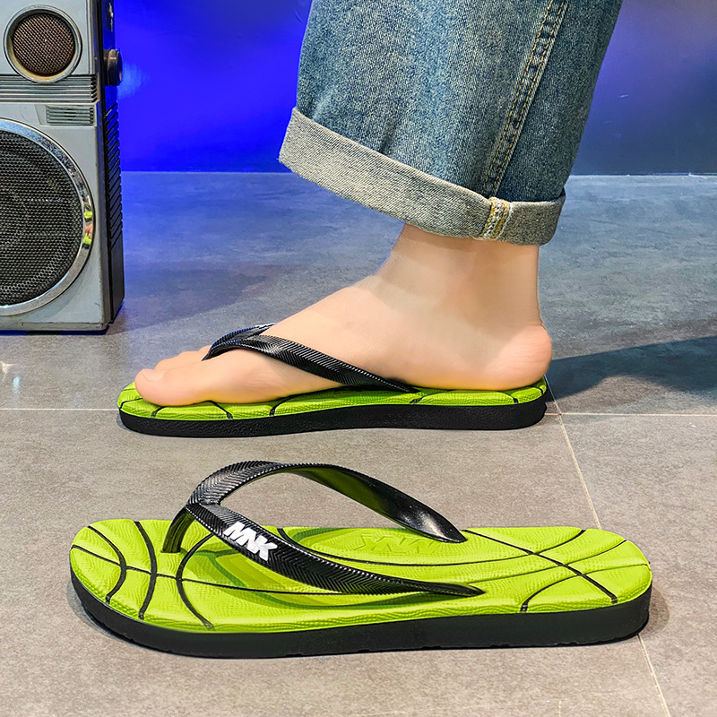 Chanclas de celebridades de Internet para hombres transfronterizos de gran tamaño verano nuevo estilo ropa exterior tendencia playa al aire libre chanclas para hombres en stock