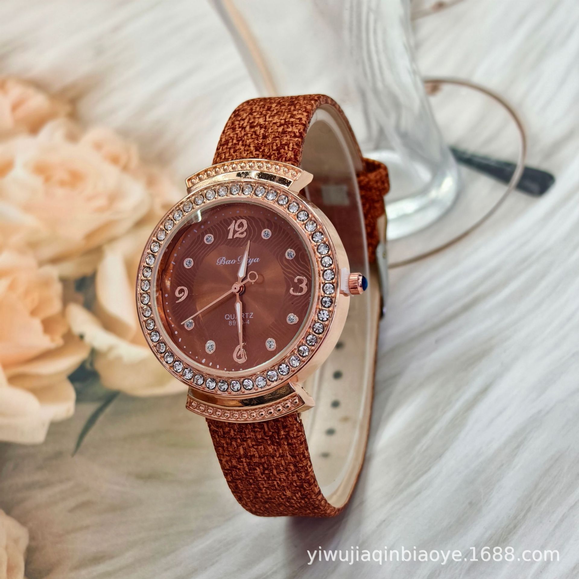 Foreign Trade Cross-border New Fashion High-end Women's Watch Diamond-encrusted Light Luxury Quartz Women's Watch Simple Digital Women's Watch