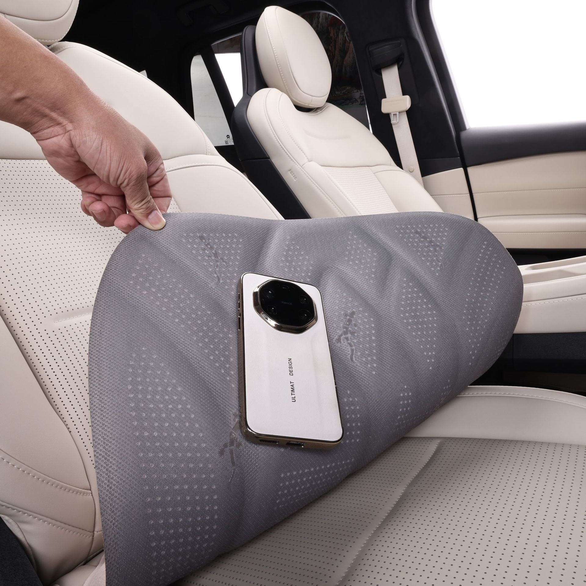 Latex cotton car seat cushion, heat-pressed integrated perforated car seat cushion, universal for all seasons, suede three-piece seat cushion set