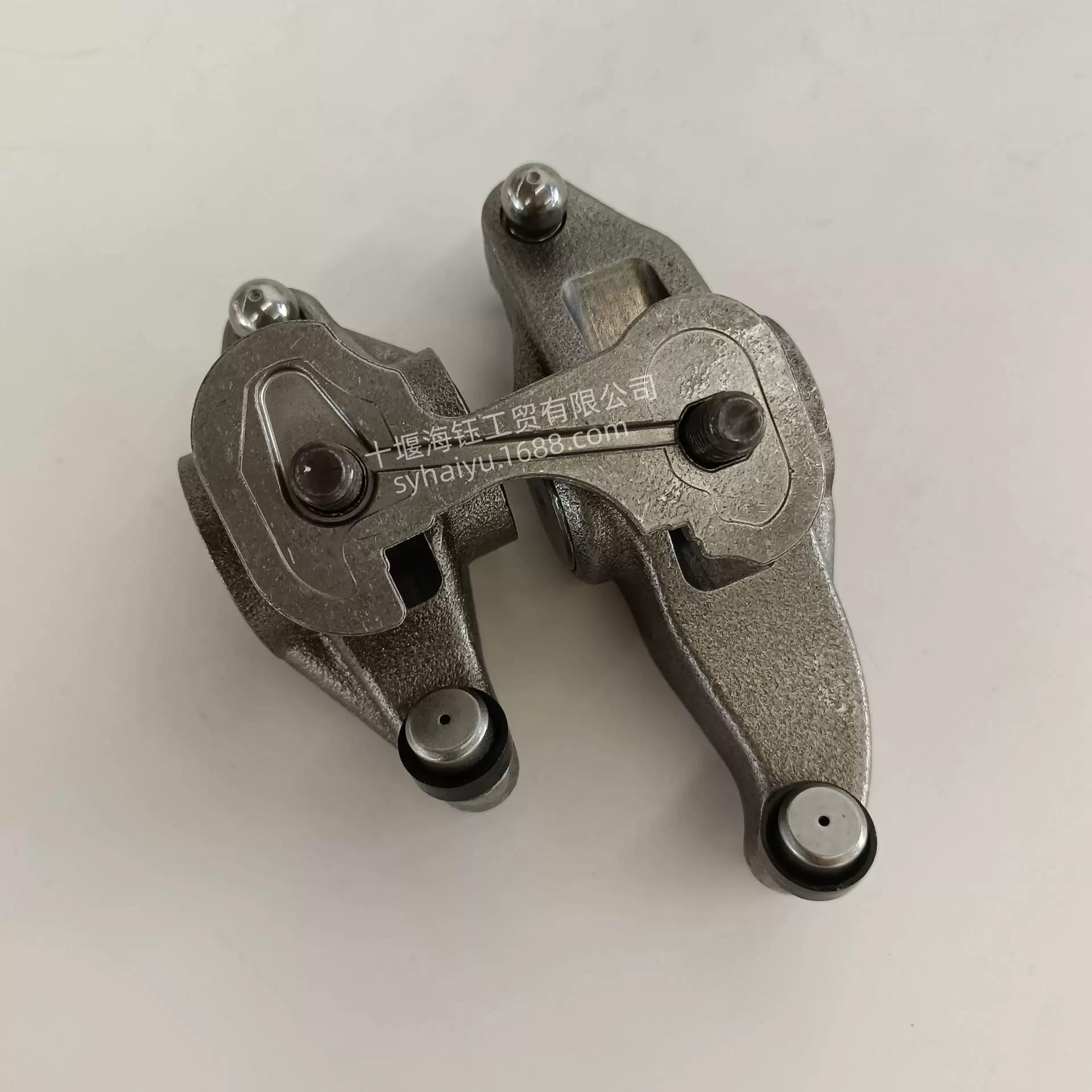 适用康明斯原装SIF3.8柴油发动机配件气门摇臂室总成 5259953