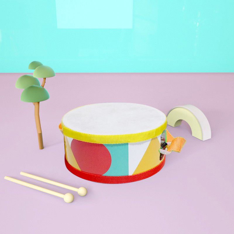 Tambor de doble cara de dibujos animados de madera instrumento de percusión para niños tambor de mano juguete de tambor de mano de jardín de infantes para niños al por mayor