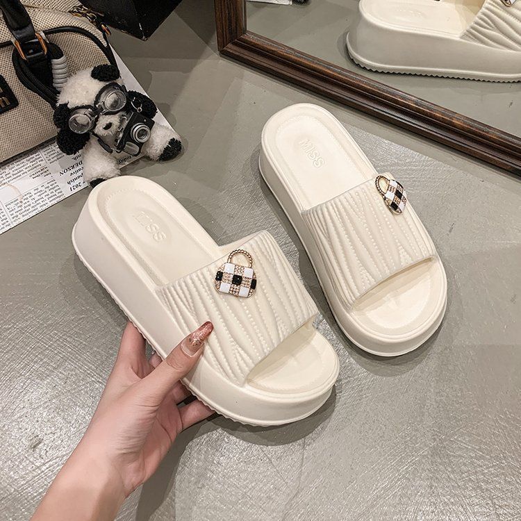 Versátil dama zapatillas frías antideslizantes con zapatillas de falda 2025 verano y otoño nuevas zapatillas de fondo suave antiodor