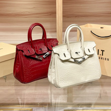 �K���Ů�W���r�д���ͬ��Ůʿ������p�ݸ߼���б����羳���l