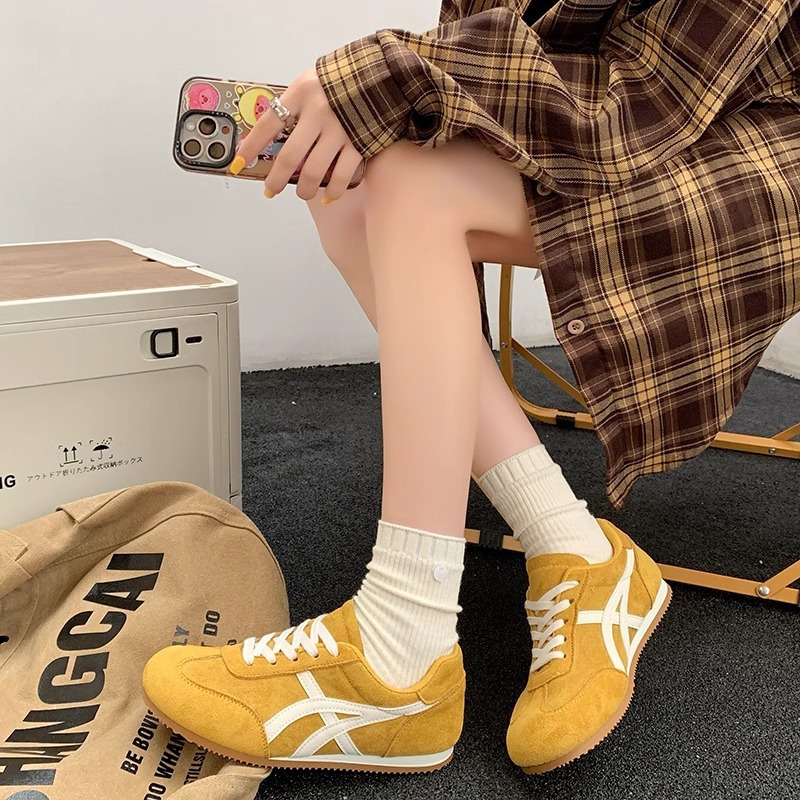 Zapatillas de entrenamiento alemanas 2026 para mujer, nuevo estilo versátil para primavera y verano, zapatillas retro A-gan, suela plana, hacen que los pies se vean más pequeños, calzado deportivo informal.