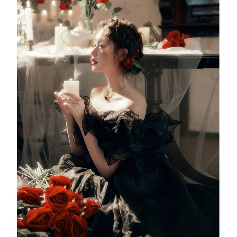 Black Studio Photo Theme Photography Engagement Wedding Couple Dress Portrait Evening Wear_voghion.com