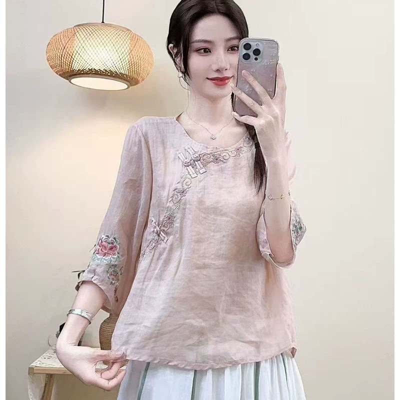 Новые женские летние топы из хлопка и льна с косыми лацканами и пряжками, художественные китайские этнические рубашки с вышивкой в ​​стиле ретро.