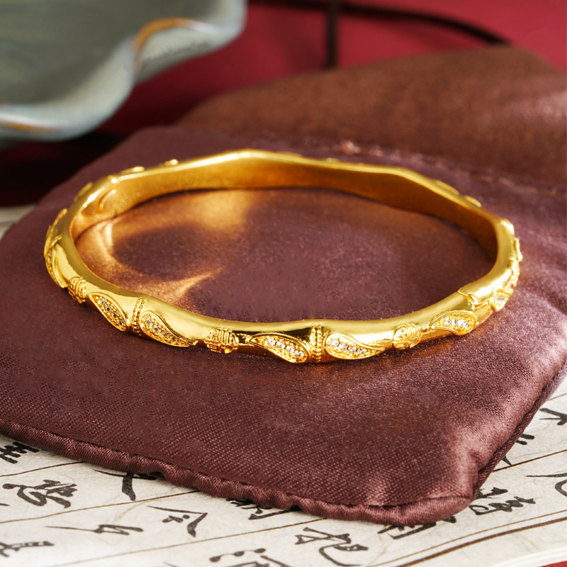 Método antiguo: diseño de lujo ligero de oro de arena vietnamita, brazalete de bambú con incrustaciones, temperamento, joyería de dama que no se desvanece durante mucho tiempo