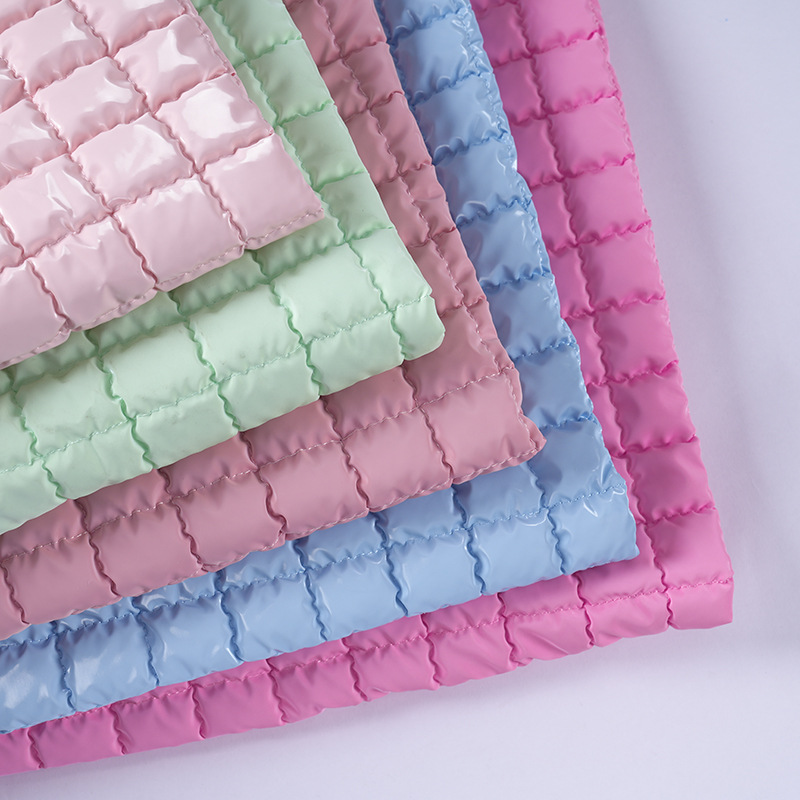 Pu防水ネット赤泡立体弾力正格キルティング刺繍綿人工皮革生地服装バッグ材料