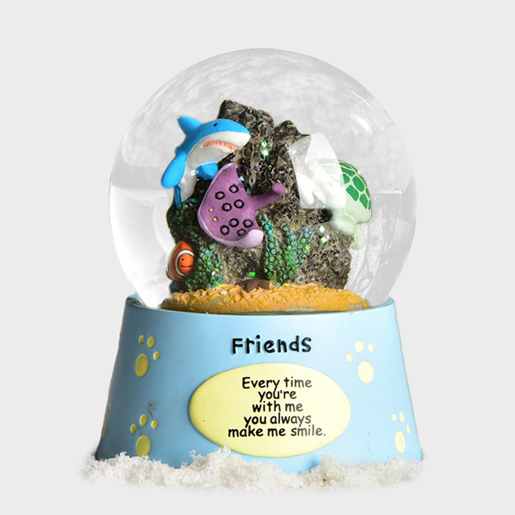 Bola de cristal de resina decoración giratoria nieve función bola de agua dibujos animados vidrio bola de agua festival productos promocionales apoyo al por mayor