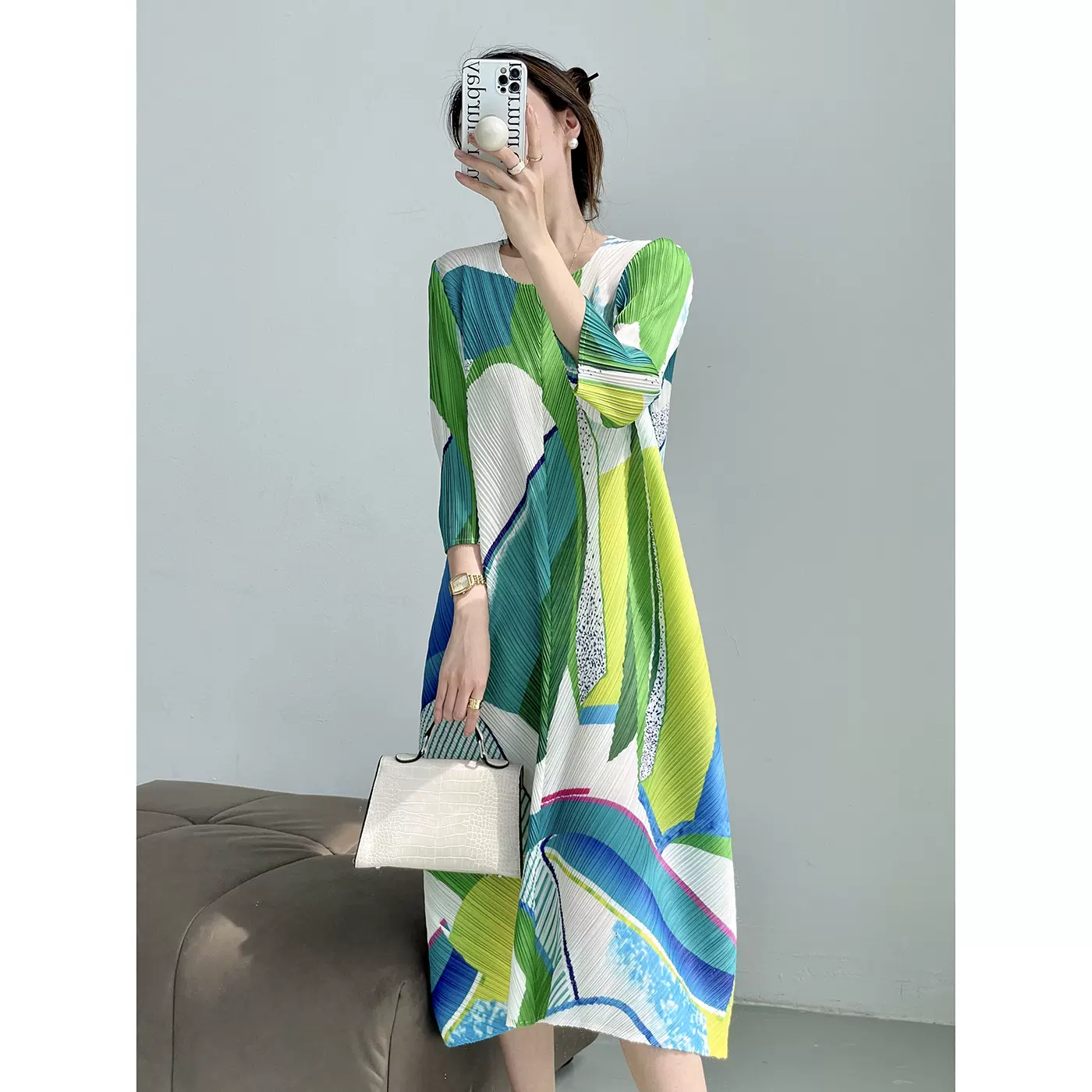 三宅2025夏季新款时尚几何印花圆领宽松褶皱连衣裙气质遮肉中长裙