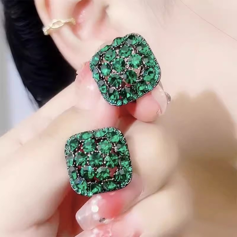 Green geometric retro elegant earrings with zircon