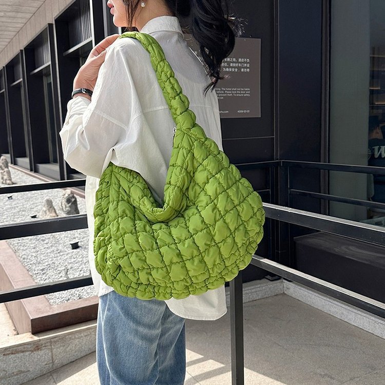 South Korea new pleated cloud bag all-match Fashion shoulder portable dumpling bag large capacity down cotton underarm women's bag