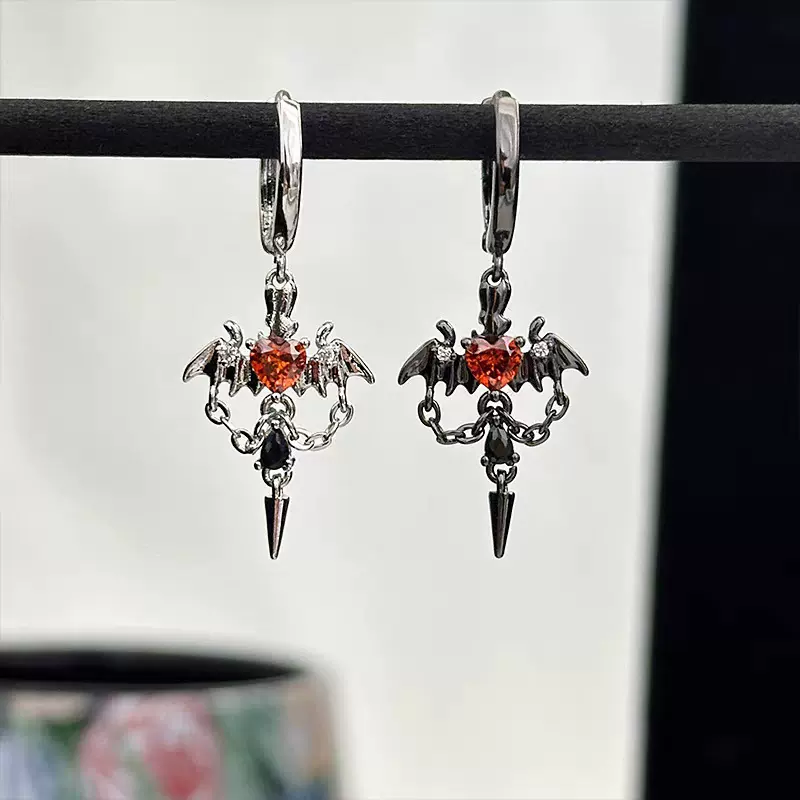 暗黑哥特风恶魔翅膀吊坠耳环中性冷淡风小众设计耳扣甜酷辣妹耳饰