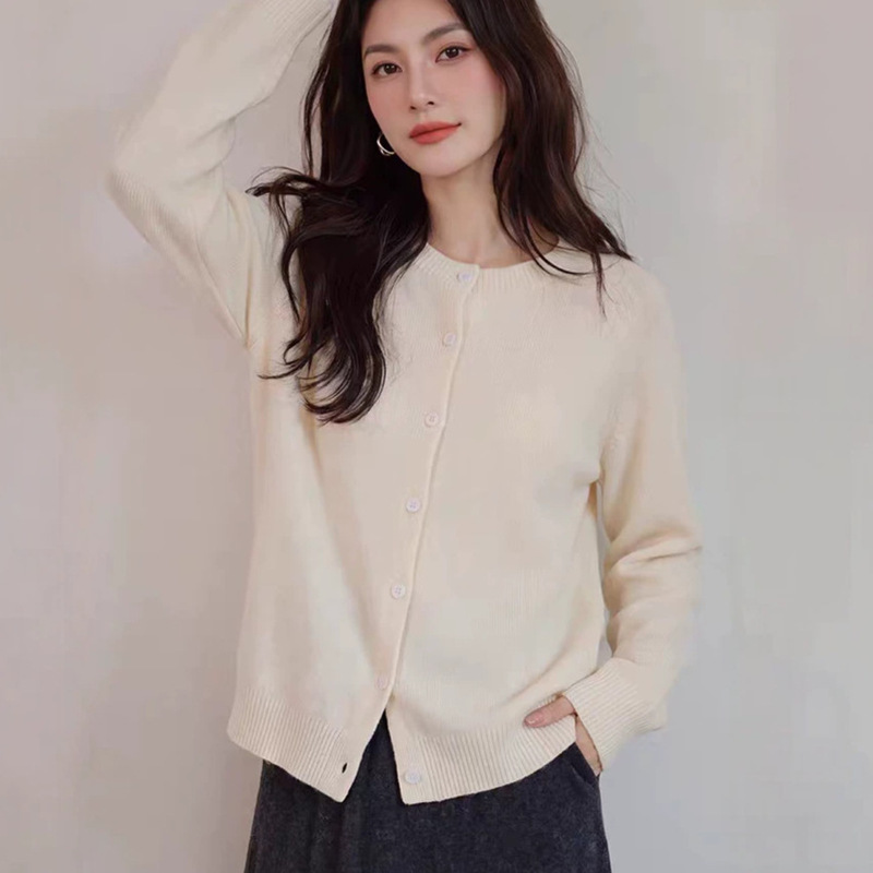 Relaxed Fit Seamless Cashmere Knit Cardigan Dopamine Color Scheme Elegant Commuter Round Neck Versatile Sweater Relaxed Fit Seamless Cashmere Knit Cardigan Dopamine Color Scheme Elegant Commuter Round Neck Versatile Sweater