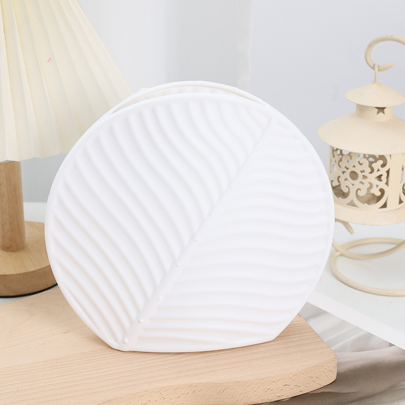 Leaf Vase-White