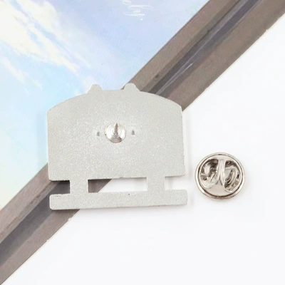 Yaxa sancaqları Game Inspired Enamel Brooch