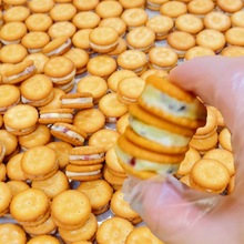 ���u�A�����ʳ�����b��ݮζ�{ݮζ�W����ͯ���e�������