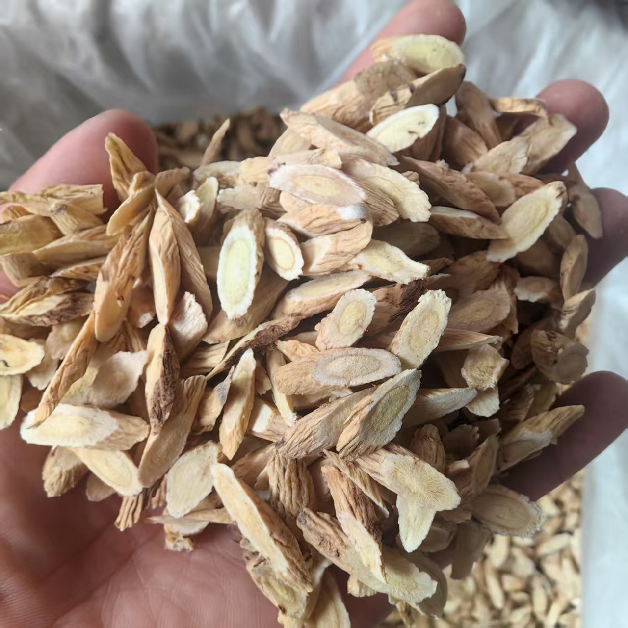 Astragalus Root Slices Huang Qi 斜片 500g Dried Chinese Herbal Tea and Soup Ingredient quality and texture