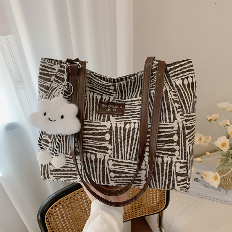 Bolsa multipropósito coreana de hombro de mujer, nicho de diseño de textura portátil, bolso de hombro de mujer, pequeño bolso fresco.