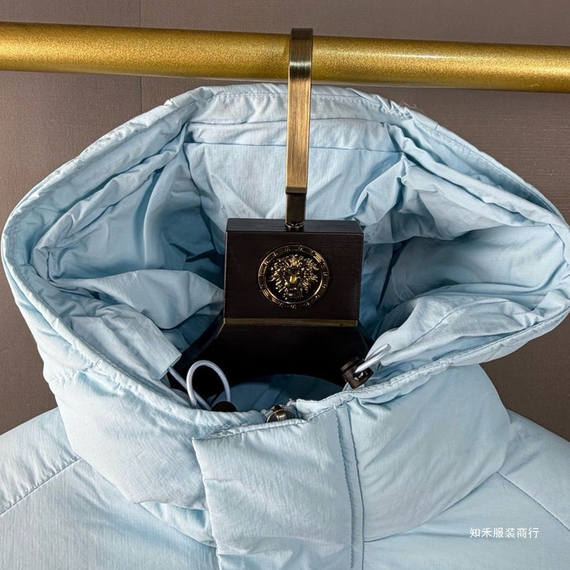 Trapstar hooded winter new waterproof windproof warm embroidered light blue short cotton jacket, thickened and versatile Trapstar hooded winter new waterproof windproof warm embroidered light blue short cotton jacket, thickened and versatile