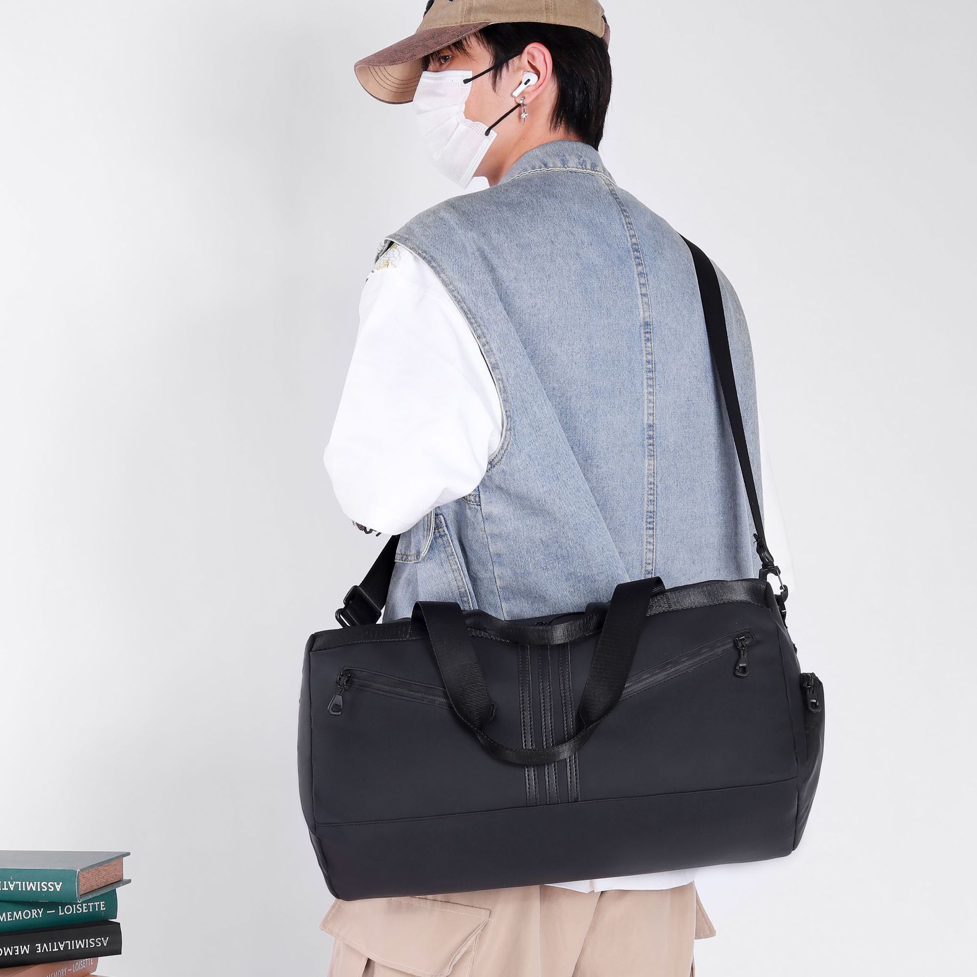Fashionable trend capacious sports bag for men and women wet and dry…