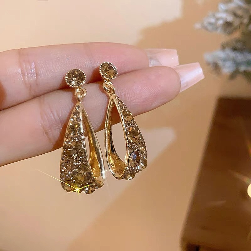 retro fashionable trend earrings