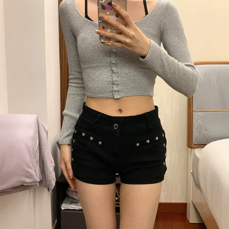 Rivet Low-Waist Denim Shorts for Women, New Summer Style, American Retro Hot Girl Style, Slim Fit, A-Line Wide-Leg Boot Shorts Rivet Low-Waist Denim Shorts for Women, New Summer Style, American Retro Hot Girl Style, Slim Fit, A-Line Wide-Leg Boot Shorts
