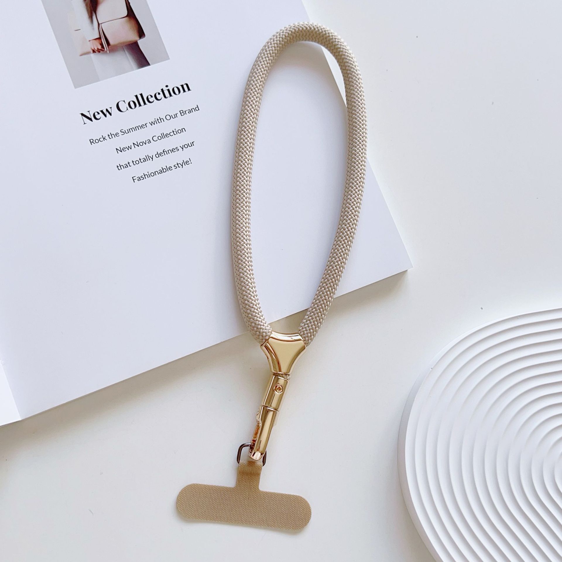 Cuerdas de muñeca ajustables de alta calidad con clips de hebilla pequeñas y frescas de poliéster corto para colgar teléfonos móviles simples y versátiles