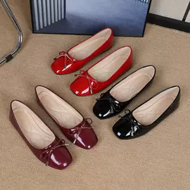 男式运动套装;平底拖鞋;女式休闲单鞋