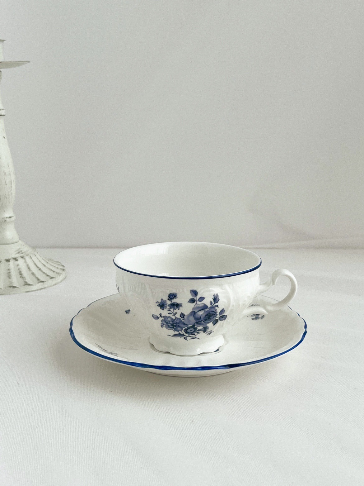 Retro white coffee pot, set, simple and elegant design