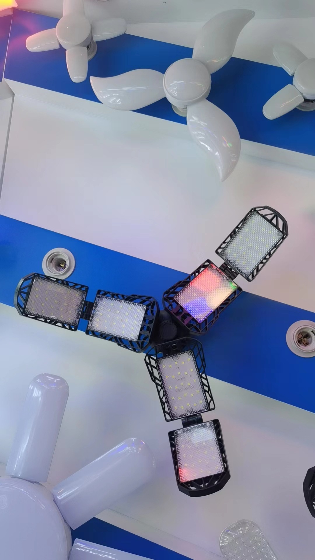 Luz LED plegable para garaje y taller