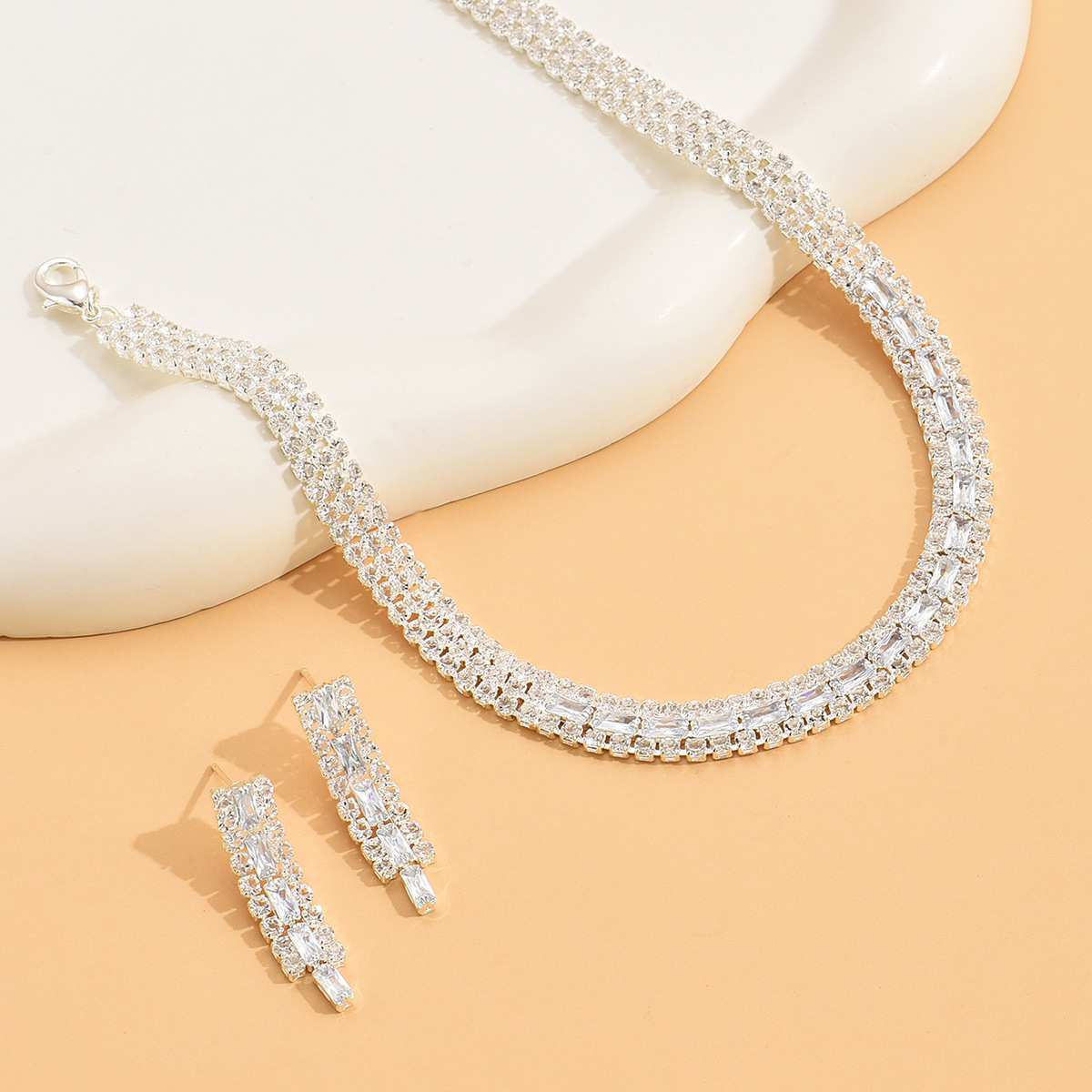 Suministro de comercio exterior europeo y americano exquisito Internet celebridad de las mujeres de diamantes clavícula collar de diamantes pendientes traje de dos piezas