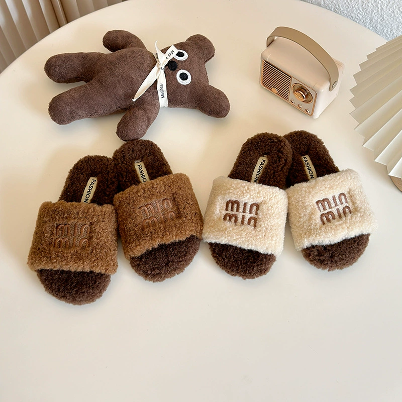 Корейские стильные девичьи тапочки из овечьей шерсти и хлопка, зимняя новинка 2025 года, мягкая подошва с флисовой подкладкой, пушистые тапочки с ароматом.